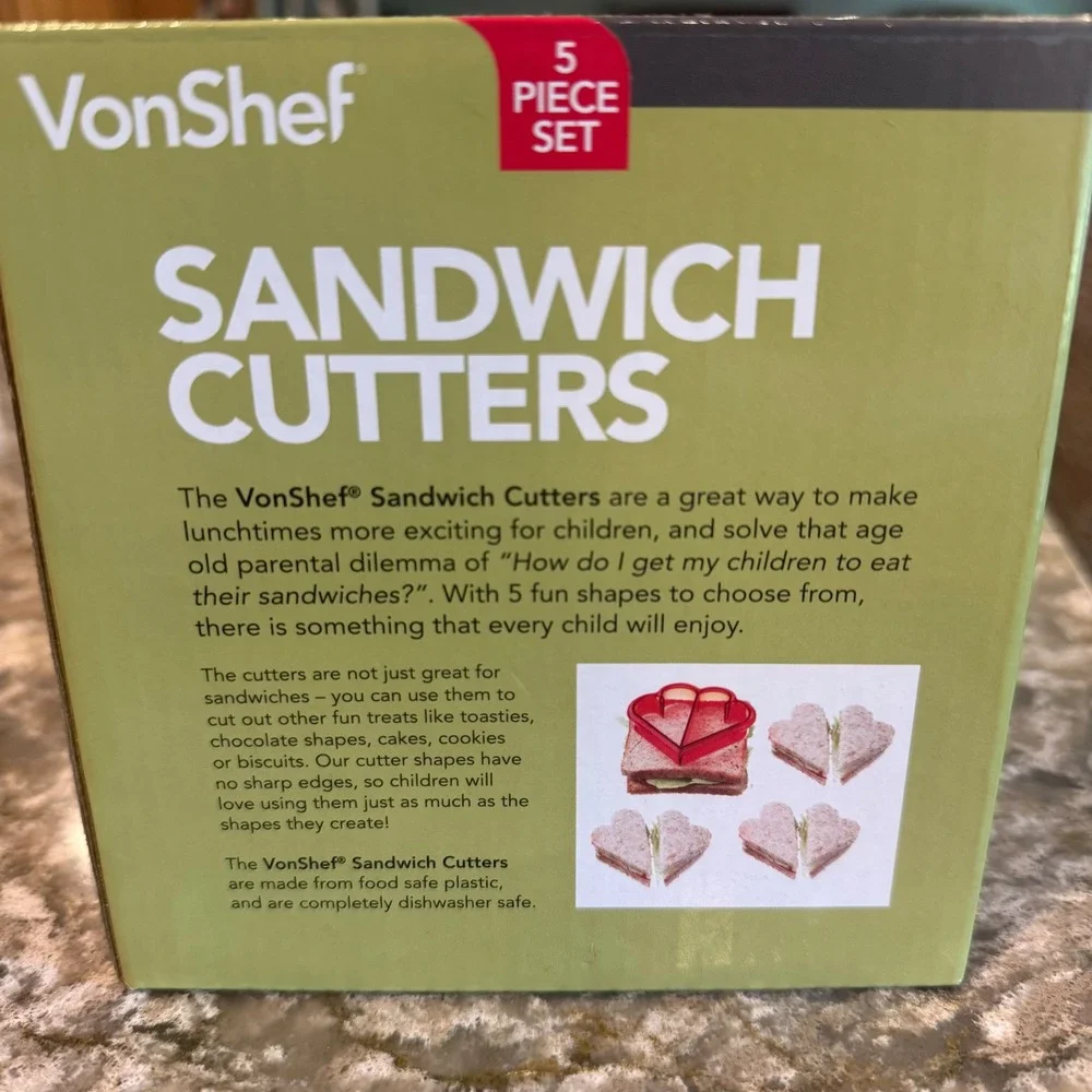 VonShef Sandwich Cutters 5 Piece Set Kids Dolphin Train Dinosaur Star Heart